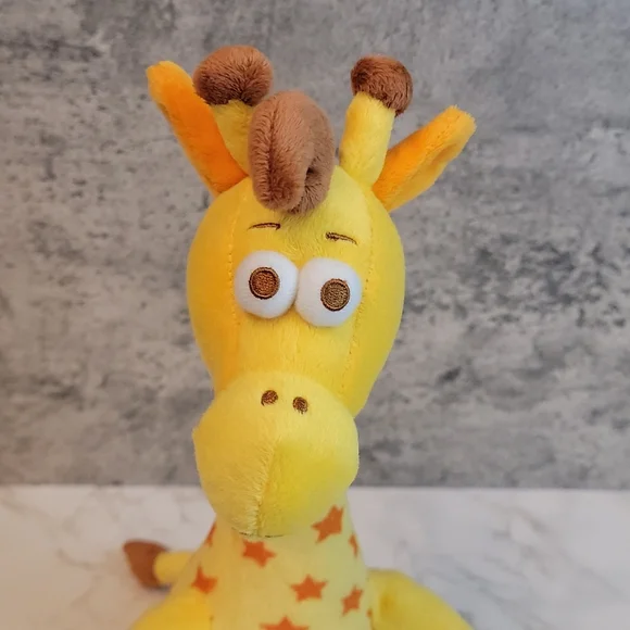 Toys 'R Us Birthday Geoffrey the Giraffe Exclusive 2015 Plush stuffed animal - Picture 2 of 7